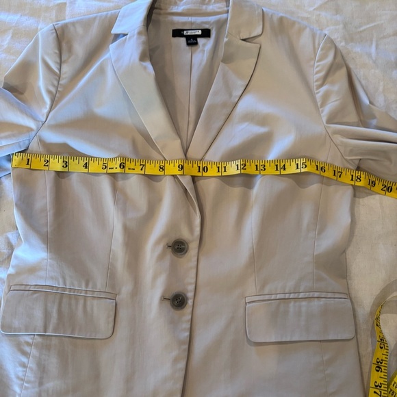 Ann Taylor Two Button Blazer, size 4, Career Wear, Staple, Preppy, Professional - Picture 8 of 10